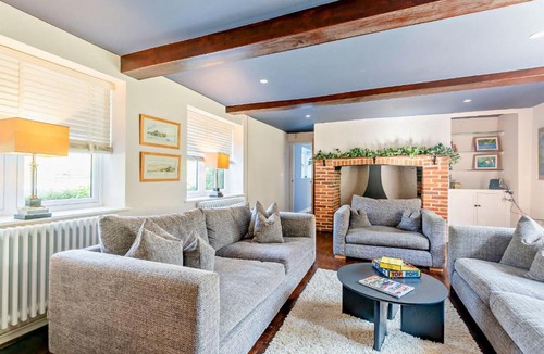 Whitsbury House | Pear Tree Cottage Thatched 4 Bed Luxury Home with Hot Tub
