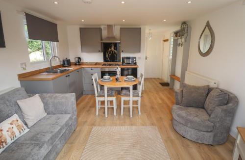 Alford House | Pear Tree Lodge