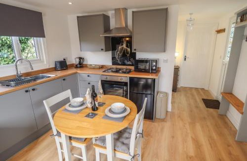 Alford House | Pear Tree Lodge