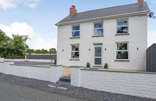 Llandysul House | Penlon Cwrws