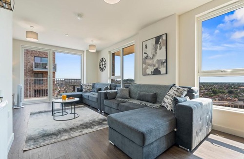 Marlborough Apartment | Penthouse Flat, Wembley Views, Balcony, Sleeps 8