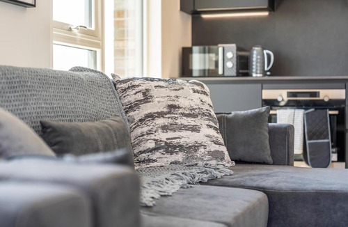 Marlborough Apartment | Penthouse Flat, Wembley Views, Balcony, Sleeps 8