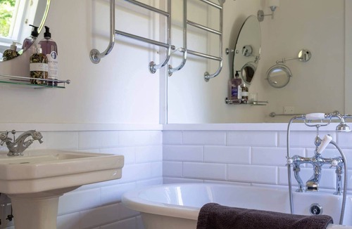 New Forest District Cottage | Perched on the edge of a gentle and wild valley