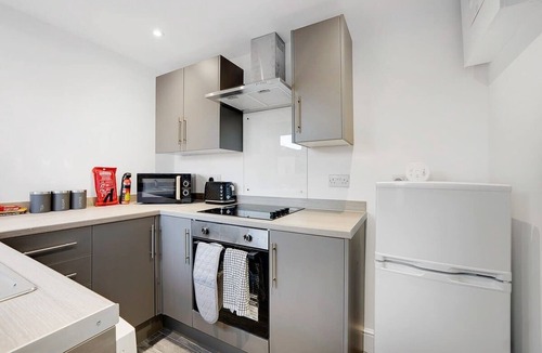 Stanley House | Perfect 4BR for Large Groups Sleeps 7 in Stanley