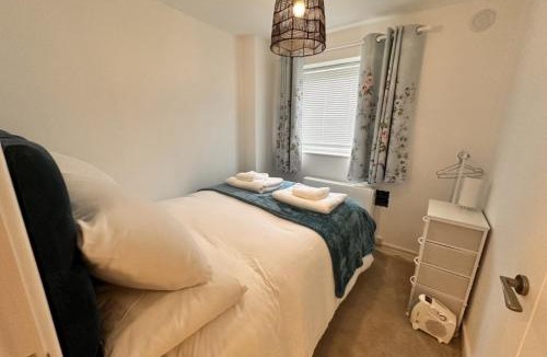 Harlech Apartment | Pet friendly 3 bed retreat for beach, castle, golf
