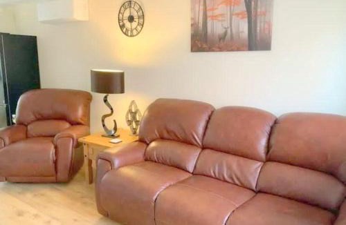 Ashbourne House | Pet Friendly Cottage Ashbourne with Parking
