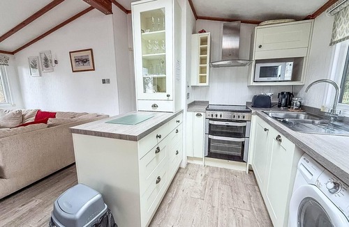 Corton Cabin | Pet friendly, luxury lodge with decking in Suffolk near the beach ref 32108A