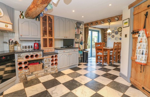 North Buckland Cottage | Pillars