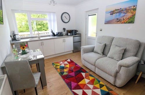 Wiseman's Bridge Cottage | Pinecroft Annex