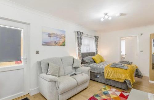 Wiseman's Bridge Apartment | Pinecroft