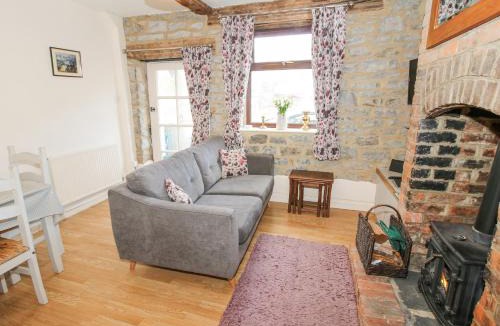 Knighton House | Pinner's Cottage