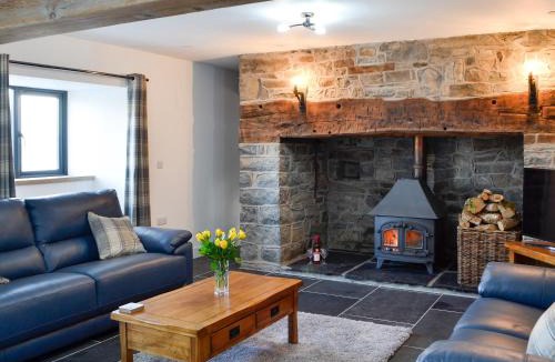 Llanwrthwl House | Pistyll Gwyn