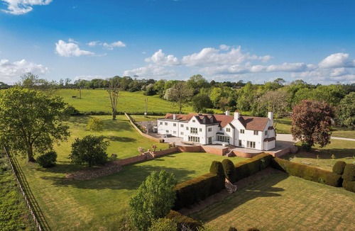 Kineton House | Please note, the property is currently being refurnished and upgraded so furniture and features will differ from the images