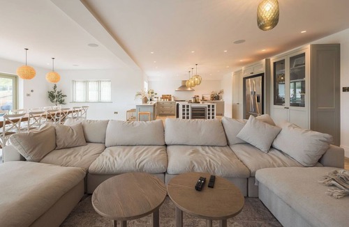 Kineton House | Please note, the property is currently being refurnished and upgraded so furniture and features will differ from the images