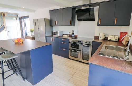 Huntley Cottage | PLOUGH SHARE, pet friendly, character holiday cottage in Huntley