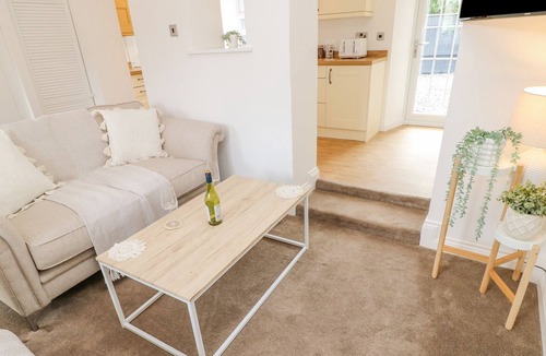 How Cottage | PLOUGHMANS COTTAGE, pet friendly, with a garden in Corby Hill