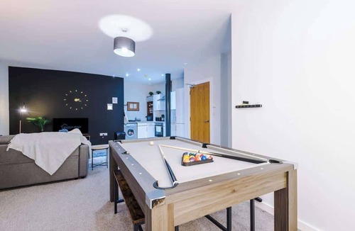 Chinatown Apartment | Pool Table, Stunning 2Bed Apt, Central Location