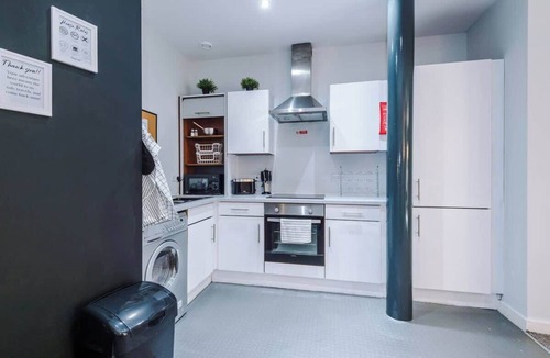 Chinatown Apartment | Pool Table, Stunning 2Bed Apt, Central Location