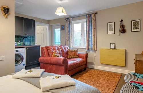 Foxton House | Pools Cottages | Warwick Eco-Friendly Luxury Stay