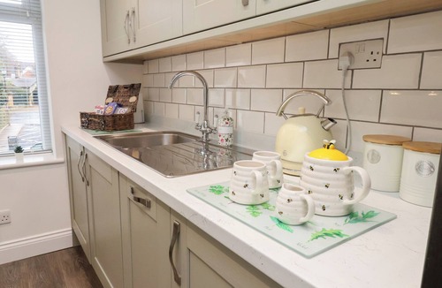Great Ayton Cottage | POSTMAN’S LODGE, pet friendly, with a garden in Great Ayton