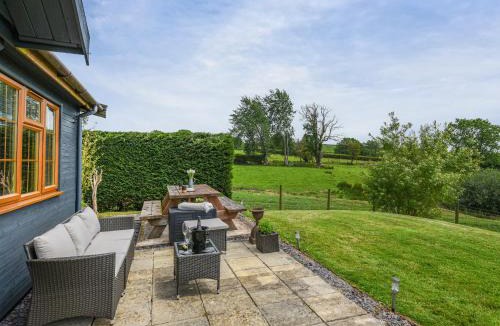 Newcastle-on-Clun House | Poundgate Lodge