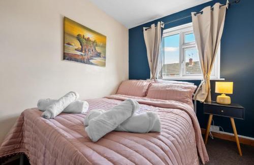Binley House | Practical Stays for Serious Workdays