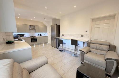 Leicester House | Precious House 2