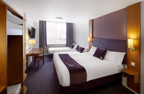 Cannock Hotel | Premier Inn Cannock - Orbital