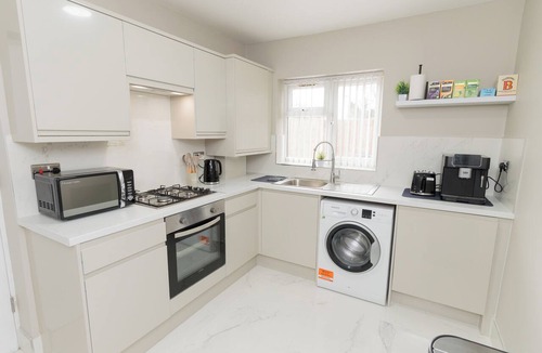 Erdington House | Premium Flat | Sleeps 4 | Free Parking
