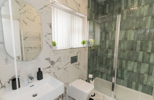 Erdington House | Premium Flat | Sleeps 4 | Free Parking
