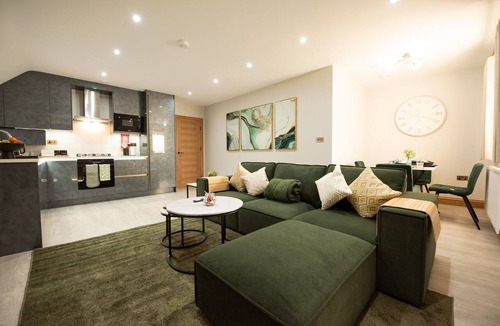 Reading Apartment | Premium Upper Apartment with Parking & Garden View