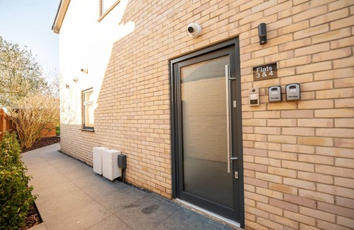 Reading Apartment | Premium Upper Apartment with Parking & Garden View