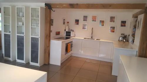 Haslemere House | Prestwick Oak Sleeps 8 Main House with Separate Oak Framed Barn Studio Rural