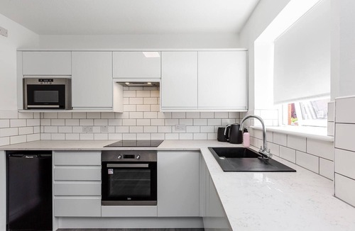 Preston Apartment | Princes | 2 Bedrooms Parking Wi-Fi | Cozy Pads