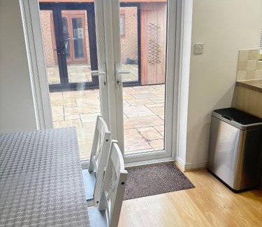 Wigan House | Private Double Bed, Bathroom, Hydro Pool - Part private shared home