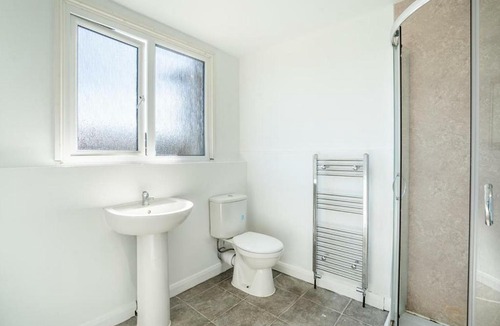Heworth House | Private Double Room with Shared Bathroom