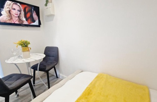 West Thurrock Apartment | Private Garden Studio near London free Freeparking