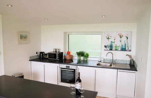 Bathford Cabin | Private Garden Studio with Countryside Views