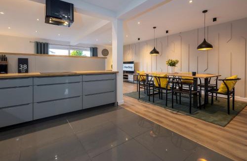 Bournemouth House | Private Luxe Bournemouth 5BR-7 Beds-3 Bath-Garden-Parking