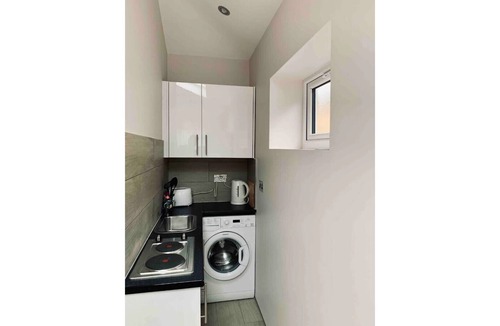 Whitton Apartment | Private modern studio in Whitton Gardens