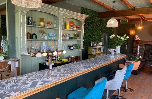 Coelbren House | Private Pub-Group Stays Brecon Beacons Alderfalls