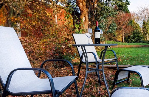 Padfield Apartment | Private Single Stay | Scenic Base in Peak District | Pass the Keys