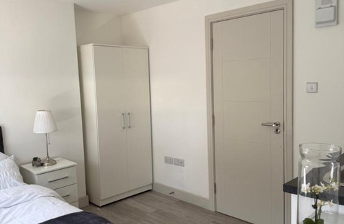 Wallington Apartment | Private Studio 4 Min Walk to Station