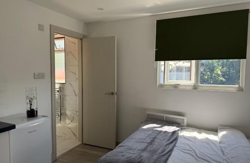 Wallington Apartment | Private Studio 4 Min Walk to Station