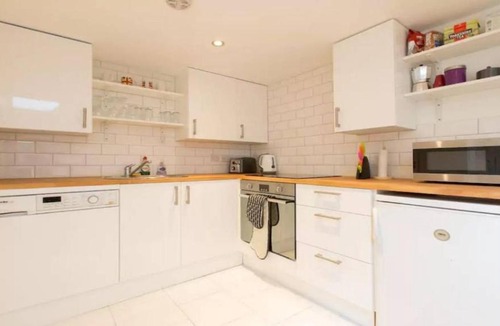 Tottenham Green Apartment | Private studio flat close to Seven sisters station