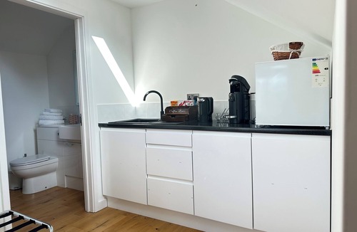 Burton Latimer Apartment | Private Studio with parking near A14