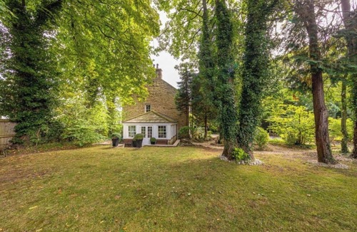 Lanchester House | Prospect House: Elegant Georgian 4BR Home Durnham