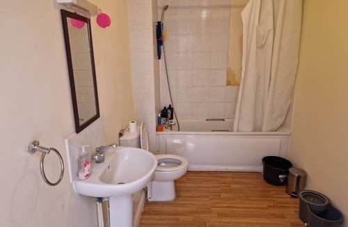 Wolverhampton Apartment | Quaint 2-bedroom apartment with WiFi in charming Wolverhampton city centre