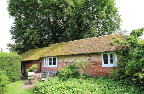 Willesborough House | Quaint Converted Stable in Central Location Surrounded by Gardens