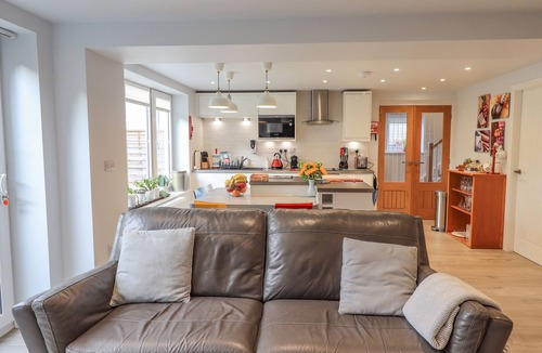Bowness-on-Windermere House | QUARRY END, with a garden in Bowness-On-Windermere
